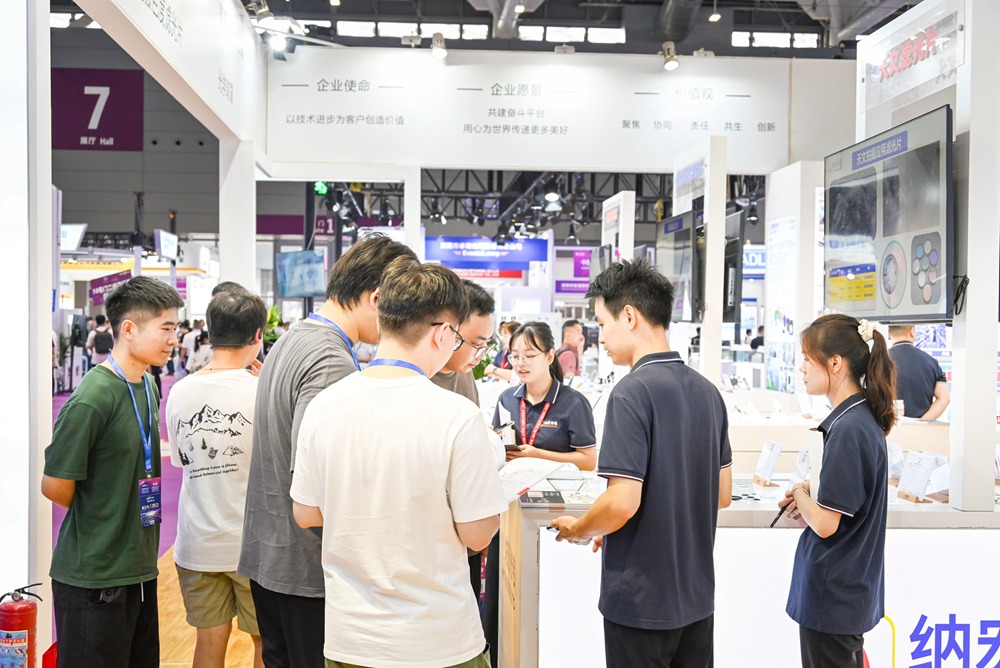 熱鬧的納宏展位 熱鬧的納宏展位